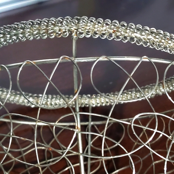 Small Oval FARMHOUSE Metal Scroll Basket - Picture 7 of 8